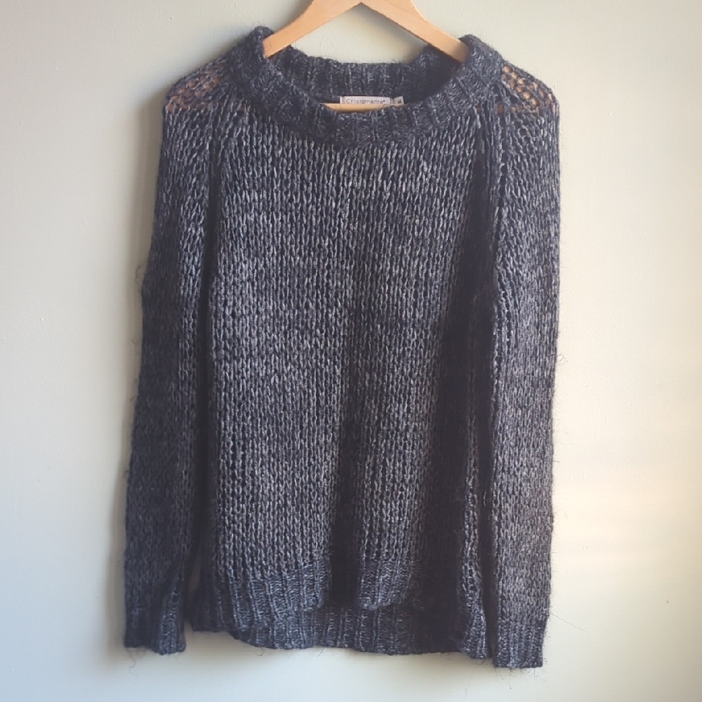 Chiaramente. Loose Knit Sweater. Size Medium.